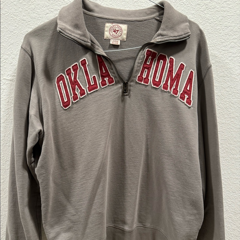 47 OKLAHOMA SOONERS MENS GREY STRIKER LONG SLEEVE 1/4 ZIP FASHION PULLOVER